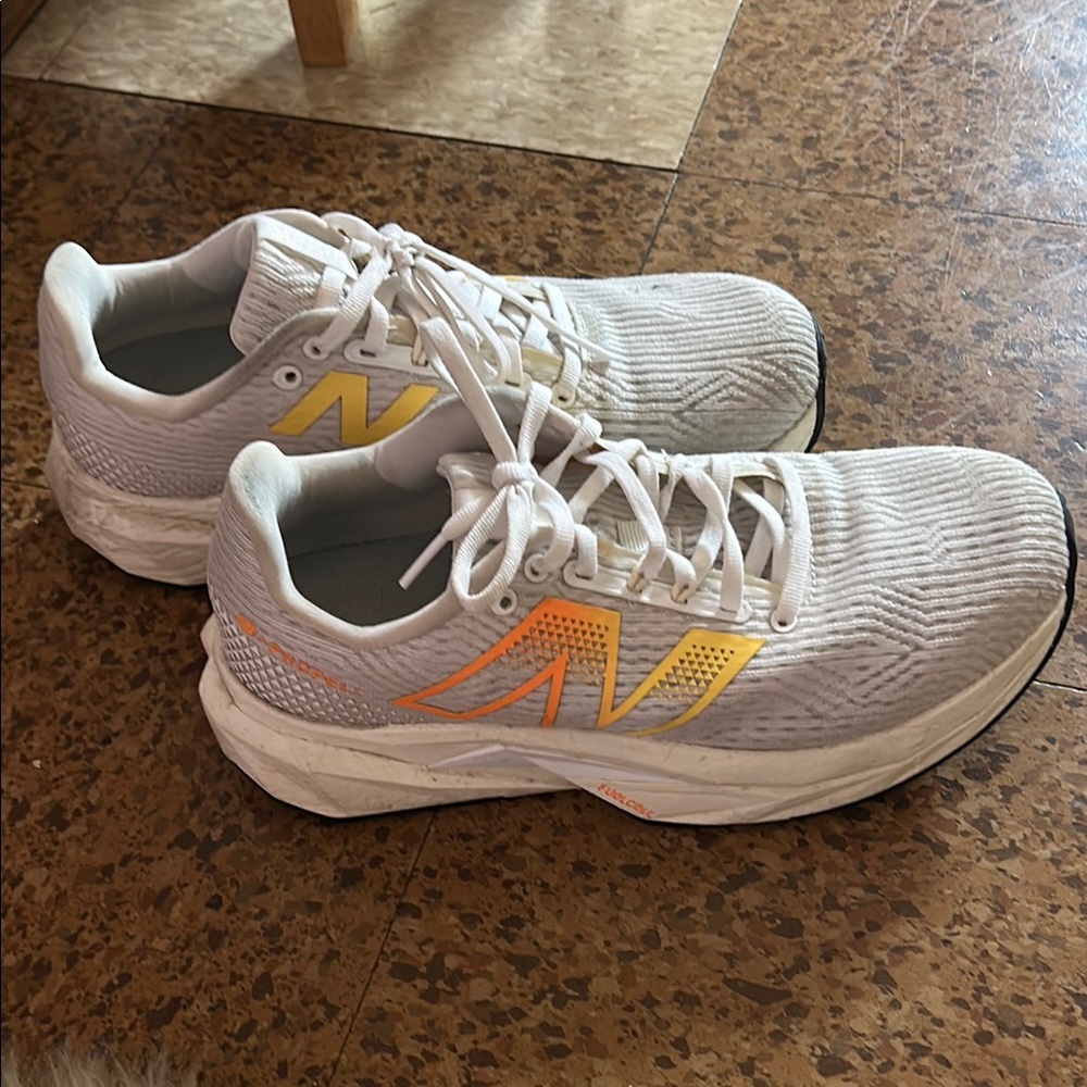 New Balance FuelCell Propel v5 size 8 wide